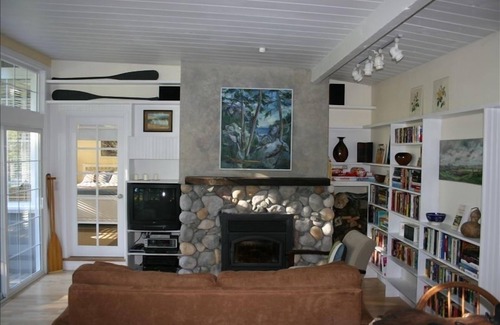 Duncans Mills House | 'River Gardens' Riverfront on Private, Fully Fenced 3/4 Acre