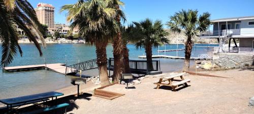 Bullhead City Apartment | River getaway Downstairs unit