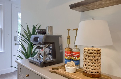 Golts Apartment | River Heights Retreat with heated pool