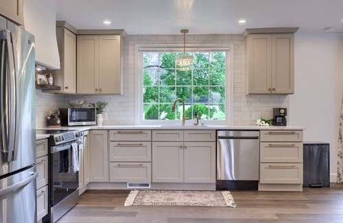 Golts Apartment | River Heights Retreat with heated pool