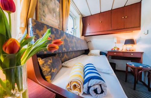 Josefov Boat Rental | River hotel KÖNIGSTEIN