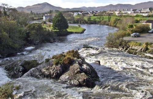 Sneem Cottage | RIVER HOUSE, family friendly, with open fire in Sneem, County Kerry