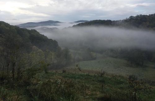 Grassy Creek Bed & Breakfast | River House Inn