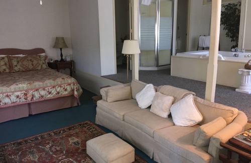 Grassy Creek Bed & Breakfast | River House Inn
