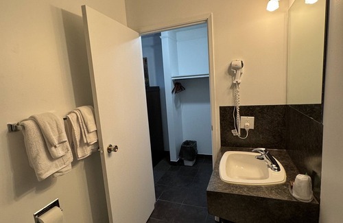 Nipawin Hotel | River Inn