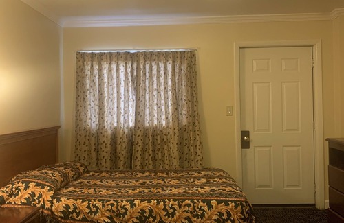 Fox River Grove Hotel | River Inn Motel