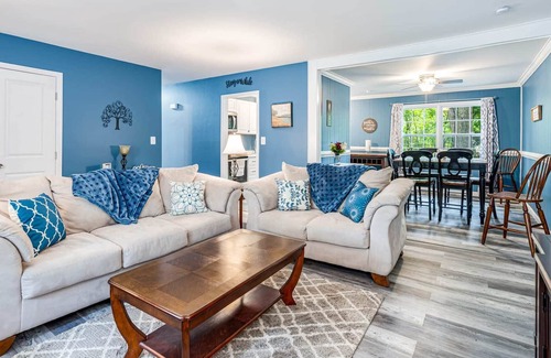 Millville House | River & Kayak Cottage, Hot Tub, Deck, Grill, WiFi!