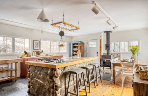 Catskill Villa | River Lodge by AvantStay | 11 BR Historic Estate w/ Pool & Views of Hudson!