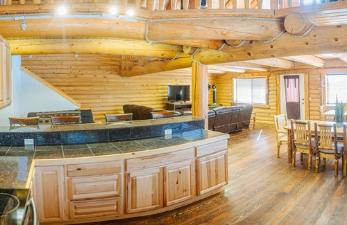 Last Chance Cabin | River Lodge