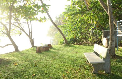 Kovalam House | River Loom