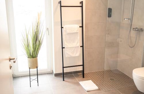 Niedergirmes Apartment | River Lux Suite - 5 min to HBF