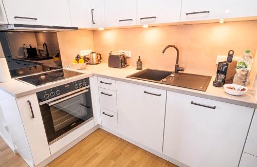 Niedergirmes Apartment | River Lux Suite - 5 min to HBF
