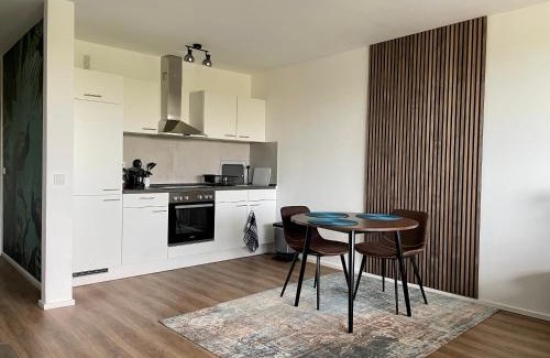 Offenbach am Main Apartment | River Main I Taunus View I Workplace I Kitchen
