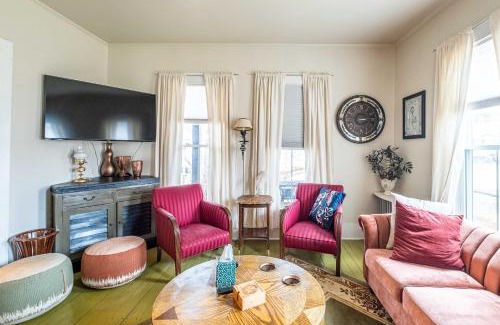 Warren House | River Moon Retreat - Historic House with 8 Bedrooms, Hot Tub, On The River, High Speed WiFi