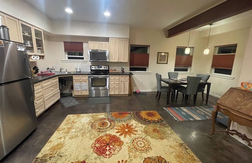 Jamestown House | River/Mountain Getaway-Private, Large,In-Law Suite
