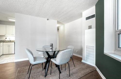 Rush and Division Apartment | River N 1BR w Gym WD nr Magnificent Mile CHI-162