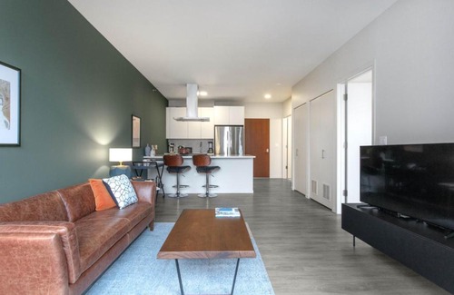 Near North Side Apartment | River N 1BR w Gym WD nr Mag Mile by Bluegound CHI-127