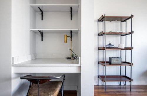 Near North Side Apartment | River N 3BR w Gym Rooftop nr L Park CHI-324