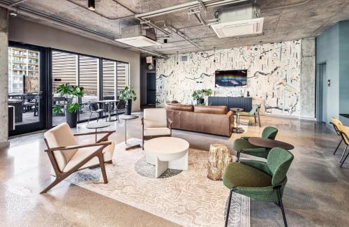 Killgubbin Apartment | River North 1br nr Riverwalk w yoga studio CHI-1040