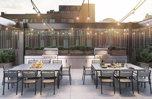 Killgubbin Apartment | River North 1br w outdoor pool 1 block to L CHI-1035