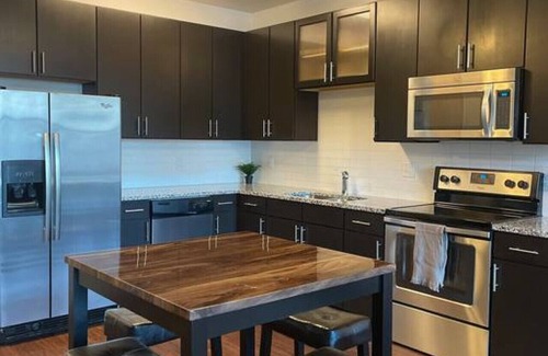 River North Art District Apartment | River North Art District!