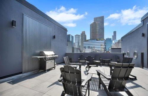 Near North Side Apartment | River North Rooftop With In and Out Parking 1