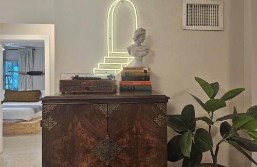 River Oaks House | River Oaks Bungalow