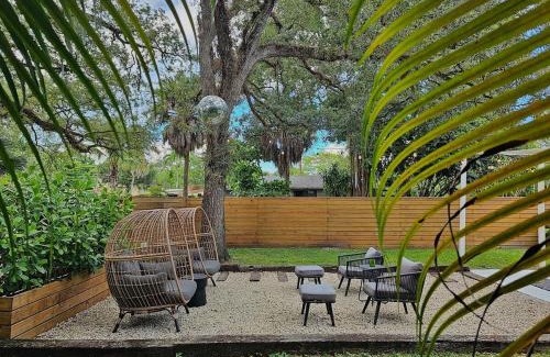 River Oaks House | River Oaks Bungalow