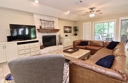 Martindale Apartment | River Park Oasis