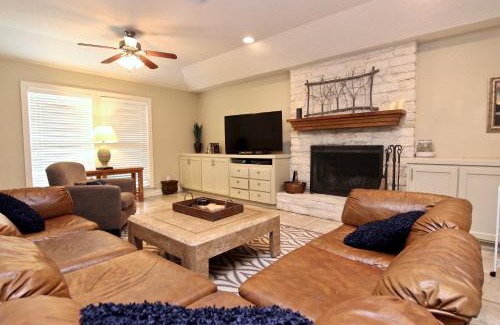 Martindale Apartment | River Park Oasis
