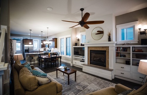 Buena Vista House | River Park Retreat! Best location in South Main, 25 yds to park. 4Bd+1, 2.5Ba