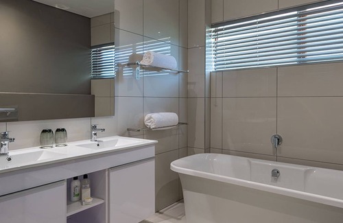Upington Bed & Breakfast | River Place Manor - Family Room B