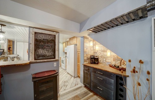 Howard Apartment | River Place Retreat, Unit 4- Cozy Condo on the Arkansas River