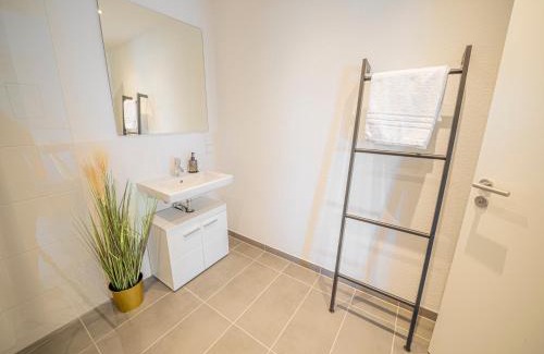 Niedergirmes Apartment | River Prime Studio - 5min to HBF