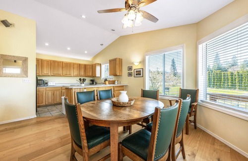 Hood River House | River Ranch, Close to DT Hood River!