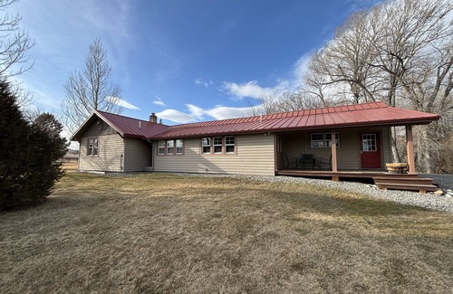 Sweet Grass County House | River Ranch House w/Horse Accommodations and access to The Yellowstone River