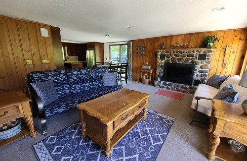 Irons Cabin | River Ranch Rental - Cabin in the woods-fishing, relaxation, wildlife, river
