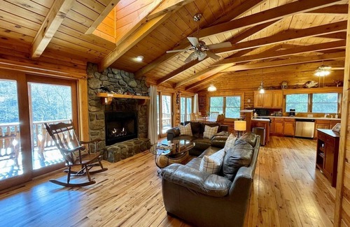 Lansing Cabin | River Raves - Lansing, NC
