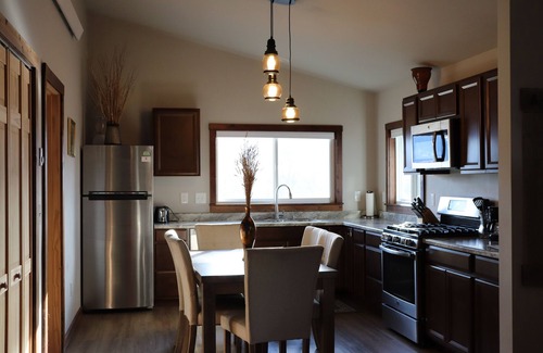 Silver Star Cabin | River Rest Luxury Cabin - The Ruby. Beautiful River and Mountain Views!