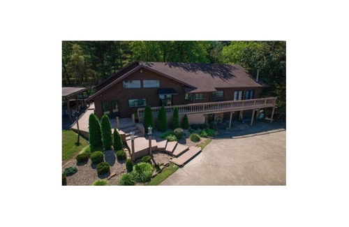 Saint Paul Cabin | RIVER Retreat for 10 w/POOL, HOT TUB, FIRE PIT & OPTIONAL GUESTHOUSE for 4