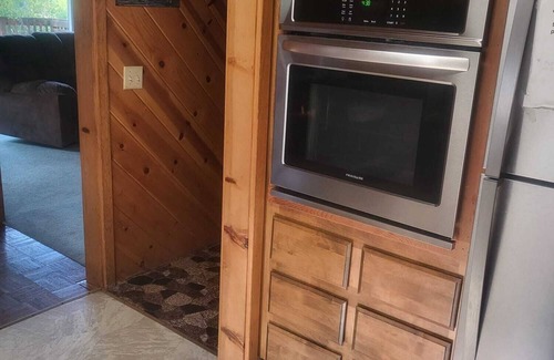 Lewiston House | River Retreat+ Indoor Pool & Hot Tub on 3.5 Acres