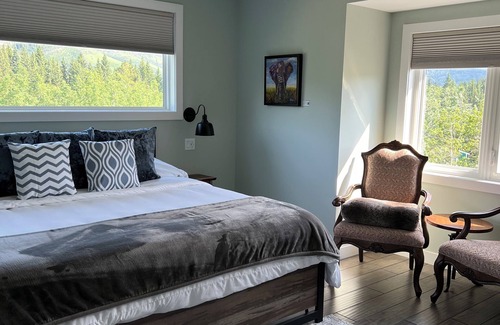 Foothills County Bed & Breakfast | River Retreat Kananaskis