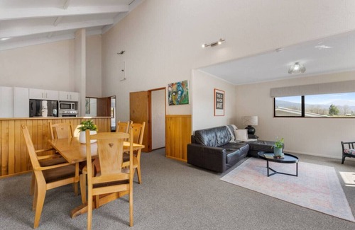 Turangi House | River Retreat, spa, pets, Wi-Fi