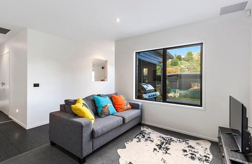 Rangatira Park House | River Retreat - Taupo Holiday Home
