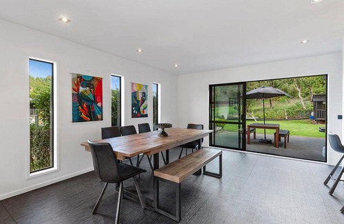 Rangatira Park House | River Retreat - Taupo Holiday Home