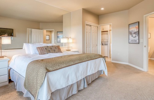 Southwest Bend Condo | River Ridge 322ab