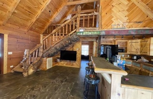Tellico Plains Cabin | River Road Hideout PRIVATE RIVER ACCESS! Pet friendly