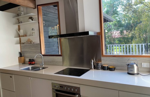 Termeil House | River Road Retreat - Lake Tabourie