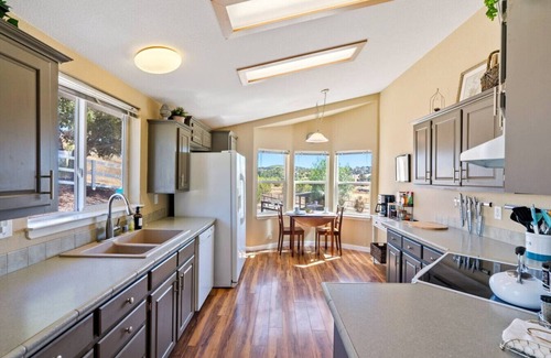 Templeton House | River Road Retreat! Hot Tub + Barndominium