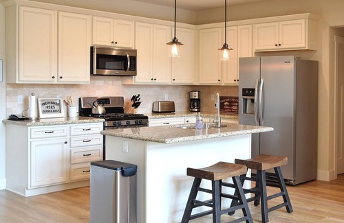 Yosemite West House | River Rock Retreat